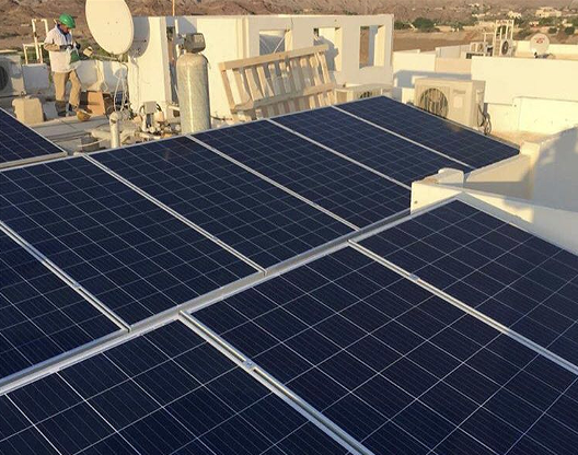 Dubai Carbon Hatta villa rooftop projects(Maysunsolar 320watt Pv solar panels.)