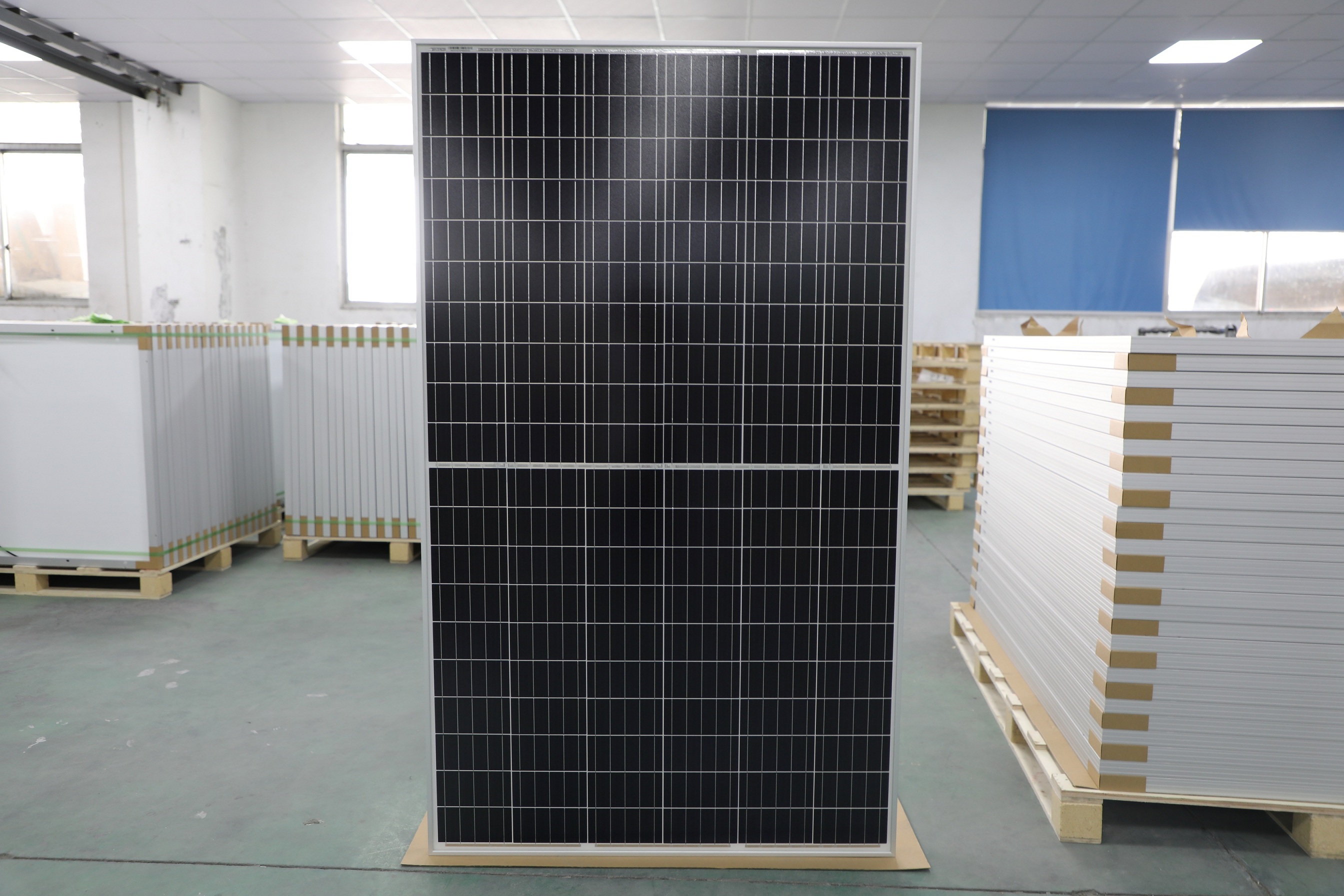 Maysun Solar New Model Half-Cell Solar Panel 120pcs Series Ready for Delivery